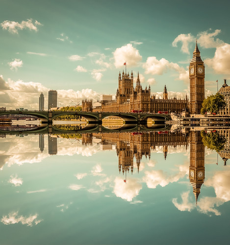 london thames river water reflection bigben westminster parliament bridge simonandhiscamera sky skyline mirror tower building bus flags architecture city cloud distorted horizon iconic landscape outdoor urban waterfront roads