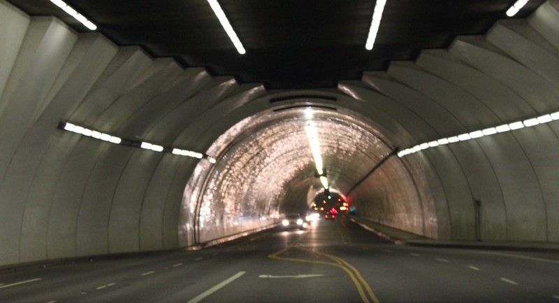 Obra 'Unity' da Metro é Restaurada e Volta a Iluminar Túnel em LA