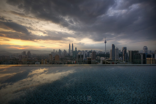 rooftop pool swimming hotel apartment infinity service kuala residence luxury lumpur regalia