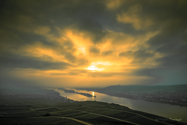 Sonnenaufgang im Rheintal