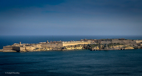 port harbour malta mediterraneansea valletta fortricasoli republicofmalta repubblikatamalta thegrandharbour