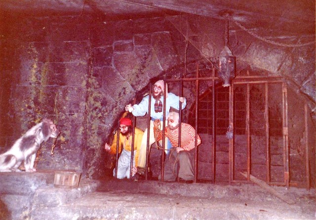 Disneyland in the 80's & 90's - Pirates of the Caribbean (3)