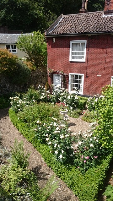 Pretty House and Garden