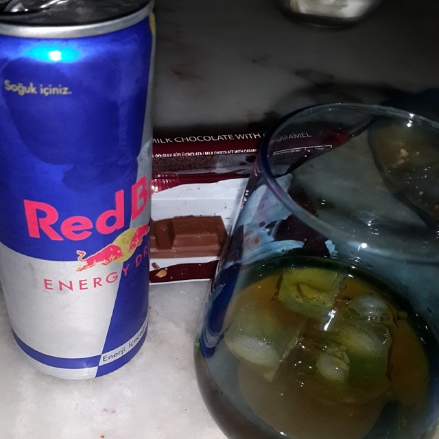 evde viski keyfi baslasin ozaman instaturkey instagram instaturkiye instagood scotch bourbon jimbeam energy redbull chocolate choco milka a photo on flickriver