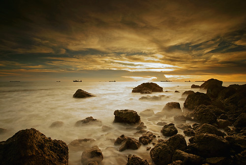 DSC00148 by Chris. Hu, sunset beach 夕陽 台灣 高雄 沙灘 中華民國 南臺灣 柴山小漁村