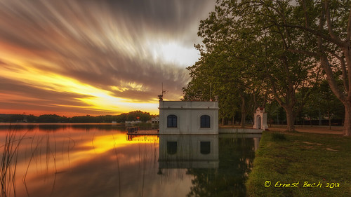 longexposure sky lake water sunrise canon landscape lights cel panoramic highlights girona filter catalunya moviment reflexos aigua llac llums nuvols filtre banyoles panoràmica pesquera sortidadesol couls 60d pladelestany silkeffect sigma1020mm1456 llargaexposició bwnd301000x efectaseda