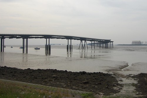 uk bridge thames creek river island pier jetty pipe terminal estuary oil essex pipeline canvey