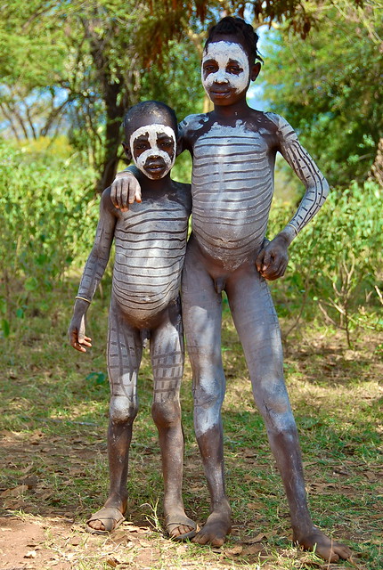 Etiopia-Omo valley-Mursi children
