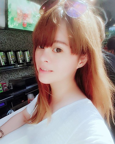 굿오닝🌞Sunshine  嗨!颱風前的大太陽  希望這次颱風來襲不要造成傷害才好  大家要注意安全喔！  #매일 #일상 #오늘 #오오티디 #데일리  #sunglass #nomakeup #bloggers  #ootdshare #ootd #taiwangirls  #風格部落客 #穿搭 #快樂 #檸檬 | by bunnydolly