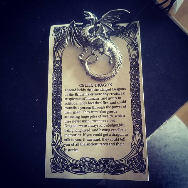 Did some cleanup in my cardboard mess,and found this unopened dragon pendant right before it went down in the garbage dumpster,i didnt even remember i ordered it some years ago with some other items...#dragon#pendant#necklace#dragesmykke#smykke#pynt#celti