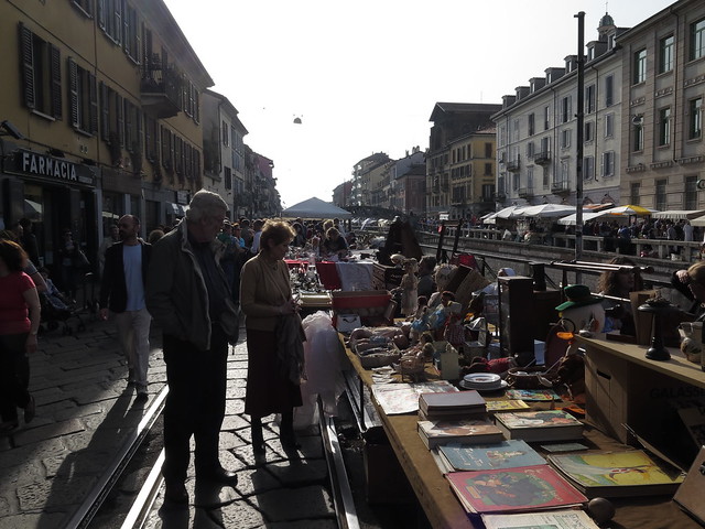 Milano, Naviglio Grande: al mercato delle antichità