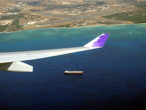 ocean turn island hawaii islands inflight ship view oahu wing bank aerial pacificocean ha winglet approach tanker oiltanker barberspoint hawaiianairlines kalaeloaairport