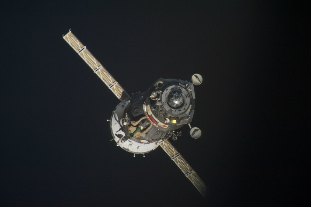 The Soyuz TMA-08M Spacecraft Departs | ISS037-E-000022 (10 S… | Flickr