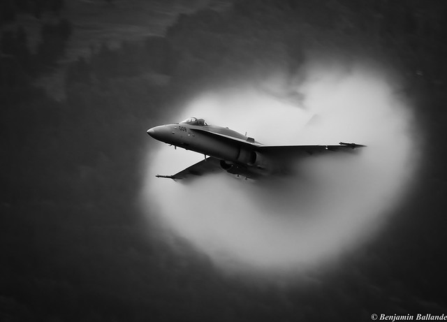 Boeing F18 Hornet : Breaking Sound Barrier / Pushing Sonic envelop