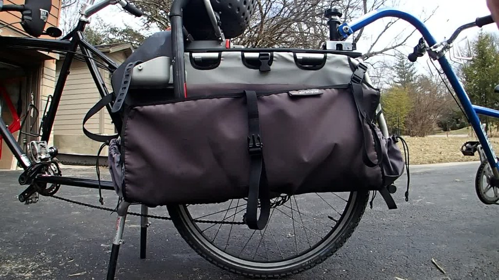 Remove a Burley Piccolo and Yepp Maxi from an Xtracycle in under a minute