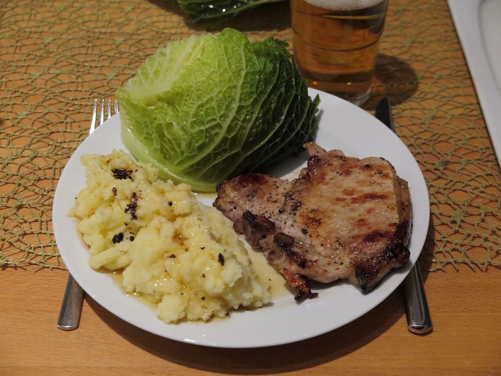 Kotelett zu Wirsing und Kartoffelstampf | Gourmandise | Flickr