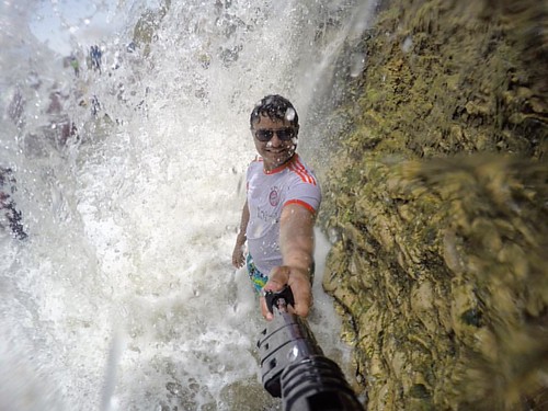 من خلف الشلال 💦🌊 شلالات وادي الريان 👍 🌊 #sea #travel #beach #gopro @gopro @goprobr #water #waves #wave #wave #blue #love #naturelovers #seascape #photooftheday #beautiful #cloud #natureza #light #dusk #skypainters #clouds | by محمد وزيري
