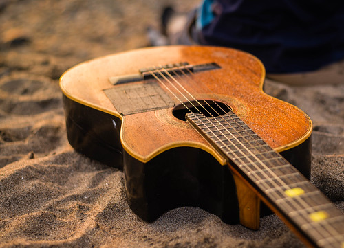 50mm18 huanchaco may2016 nikond610 peru atardecer guitarra playa sunset musicismagic smileonsaturday
