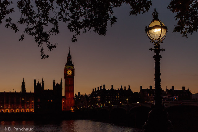 Elizabeth tower and Westminster Bridge after the sunset
