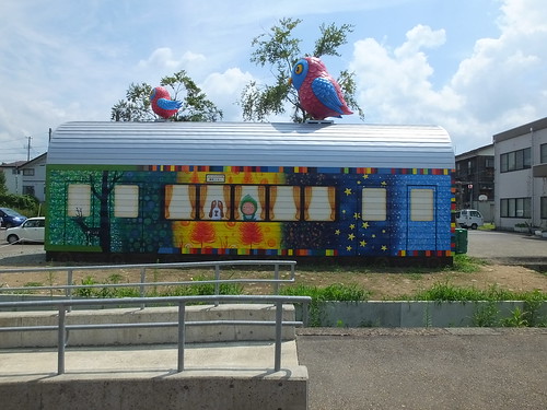 土市駅 貨車待合室が「越後妻有大地の芸術祭」の作品になった 2015年8月撮影