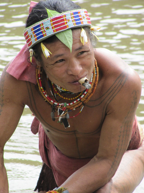 Mentawaï homme-fleur - Sibérut - SUMATRA