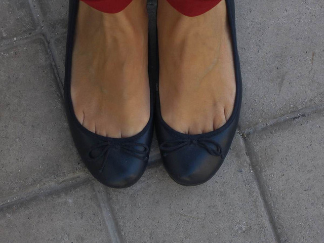 toe cleavage in flats