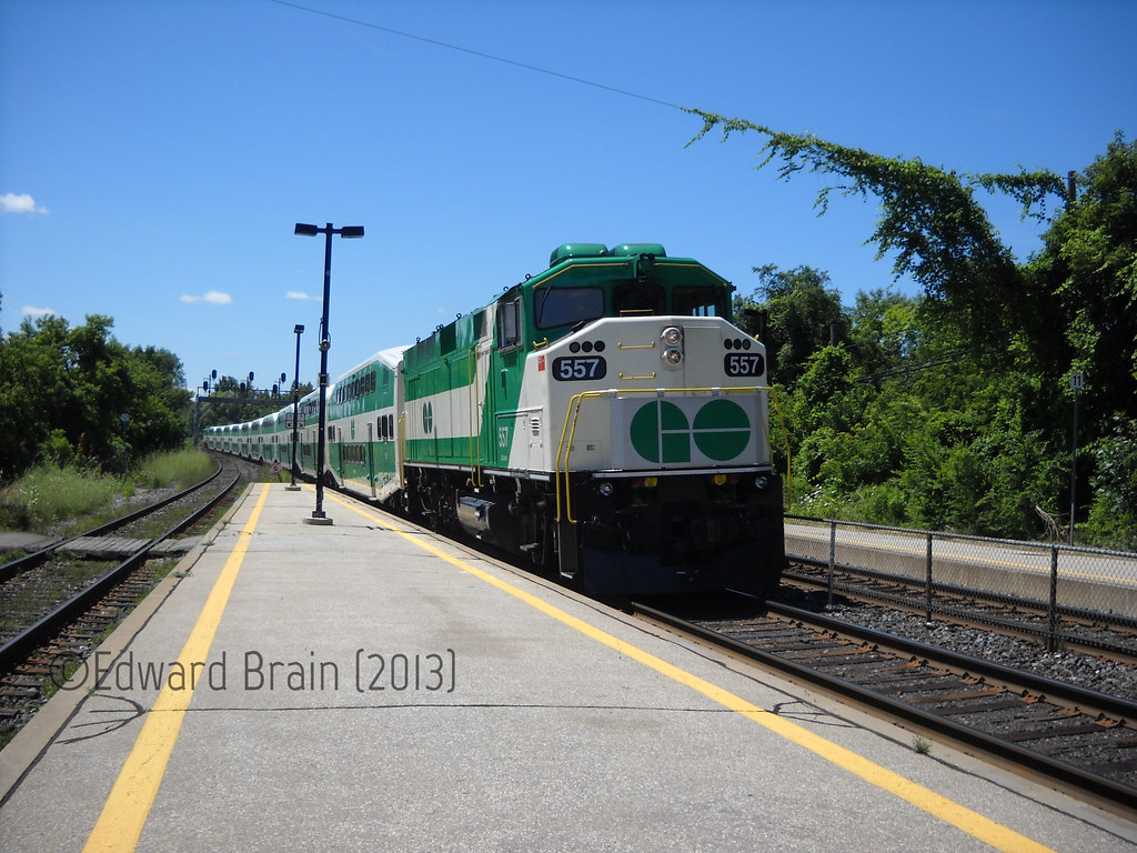 F59PH #557 at Long Branch Station, F59PH #557 pulls into Lo…