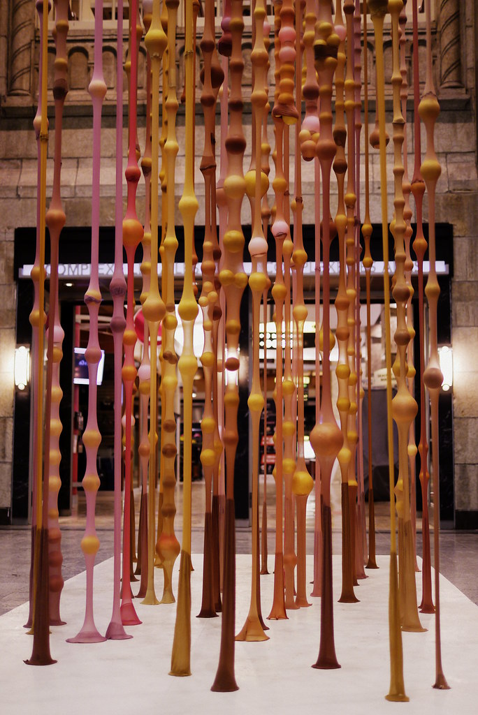 Ariane Lavoie et Elizabeth Brouillard, Les piliers de l'aurore, Art souterrain 2014, Montréal.