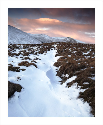 winter sunset snow grass clouds zeiss canon scotland availablelight hill ze ochilhills clackmannanshire leefilters distagont2821 eos5dmkii andrewgannel distagon2128ze 06ndgh