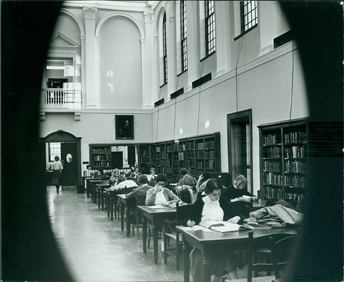 blackandwhite students interior library 50s peephole readingroom sweetbriarcollege