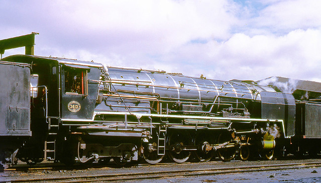 R4377.  25NC 3413 at De Aar. 3rd September,1972.