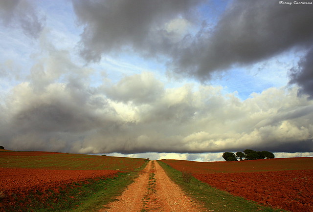 Feliz martes de nubes... sobre los campos de la Mancha