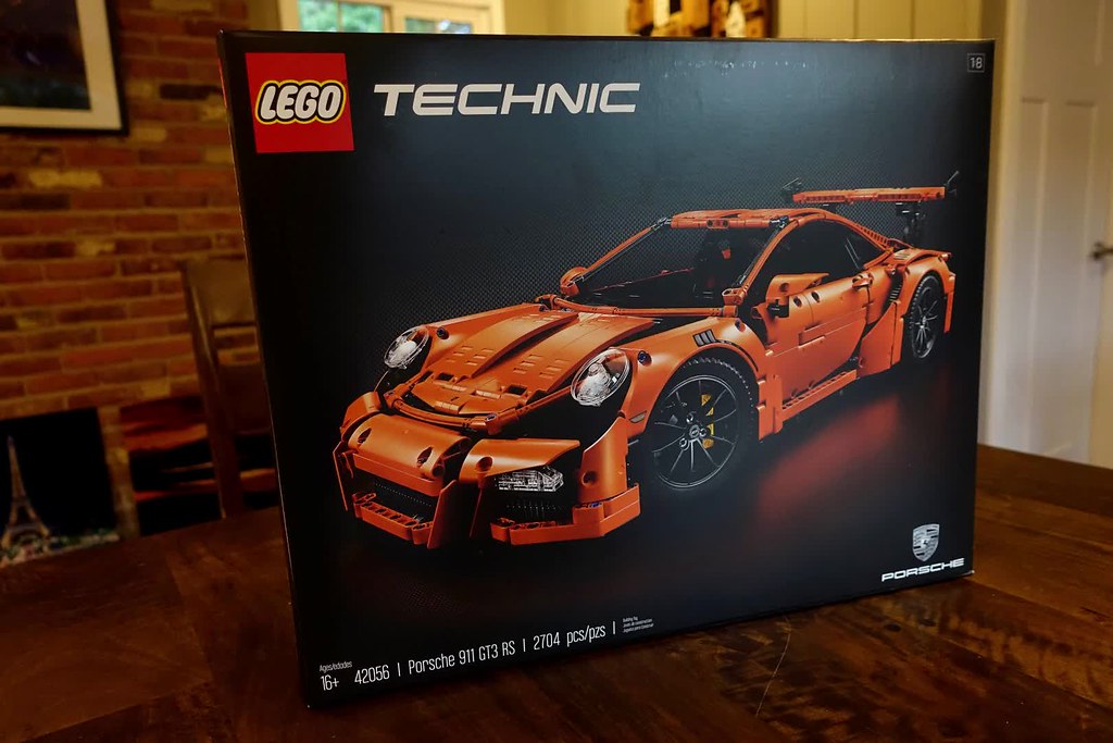 Assembling the LEGO Porsche GT3 RS
