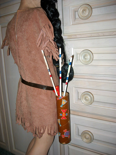 toy Indian quiver & arrows