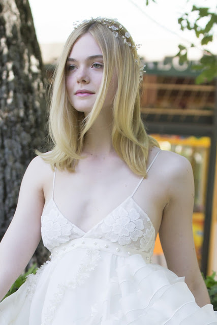 Elle-Fanning-The-Neon-Demon-Rome-Photocall-Red-Carpet-Fashion-Giamba-Cool-Chic-Style-Fashion-Site-5