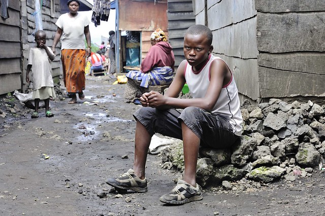 Años de guerra obligaron a Passion, 13, a vivir en las calles de Goma, en el este de la República Democrática del Congo. Crédito: Einberger/argum/EED/IPS