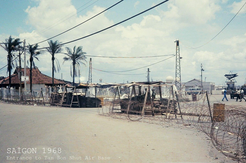 SAIGON 1968 - Entrance to Tan Son Nhut Air Base - Mặt sau Lăng Cha Cả
