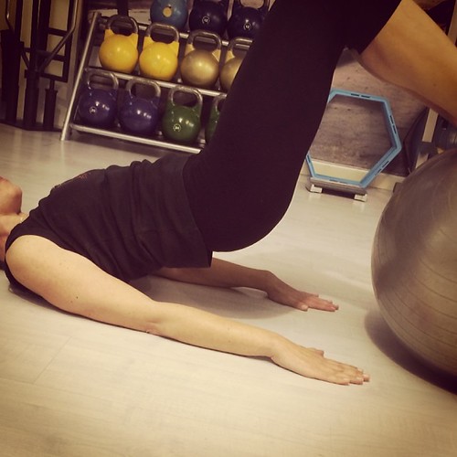 #offlimitsmilano #personaltraining #functionalcoach #athletic #allenamento #stabilitycurl #fitball #woman #work #milano #studio #gravity #gymnastics | by offlimitsmilano
