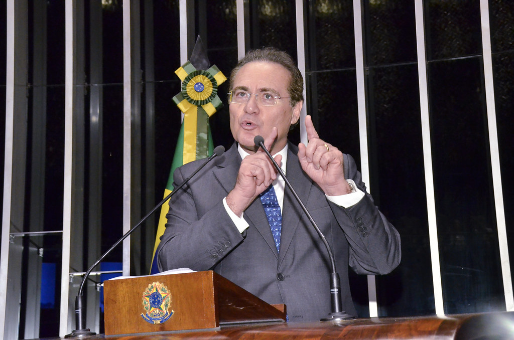 Bolsonaro teria usado intuição de Carlos para eleger Jair