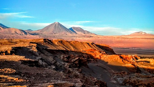 Licancabur Valle de la luna Moon Valley Desierto de Atacama Antofagasta Chile