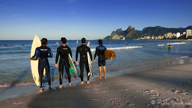 Surfistas na Praia de Ipanema - Rio de Janeiro Surfers at Ipanema Beach - Rio 2016 - Brasil  #Ipanema #PraiadeIpanema #Rio2016 #Rio450