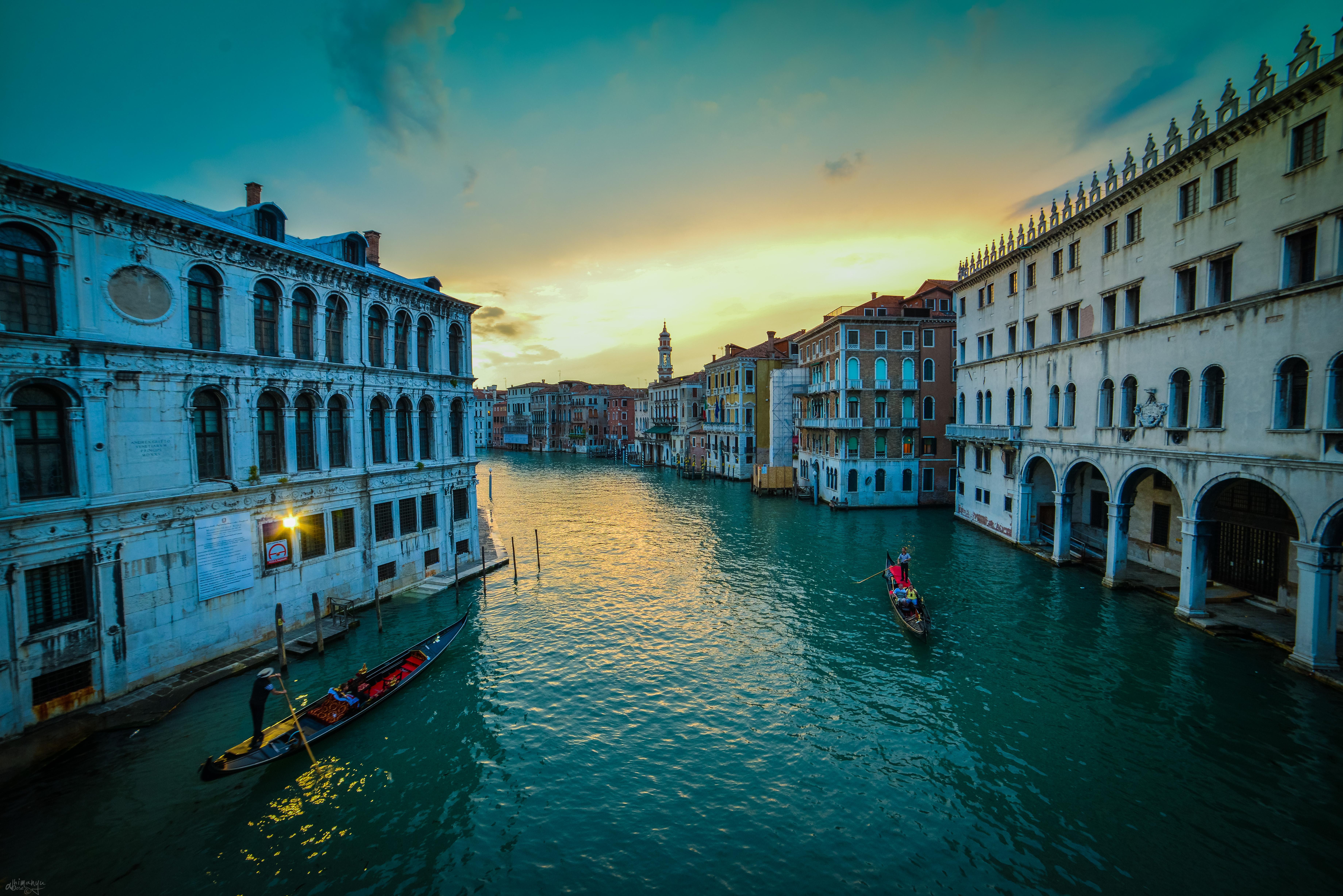 Река в венеции. Венеция Италия. Венеция ночь гондола. Пригород Венеции. Бухта в Венеции.