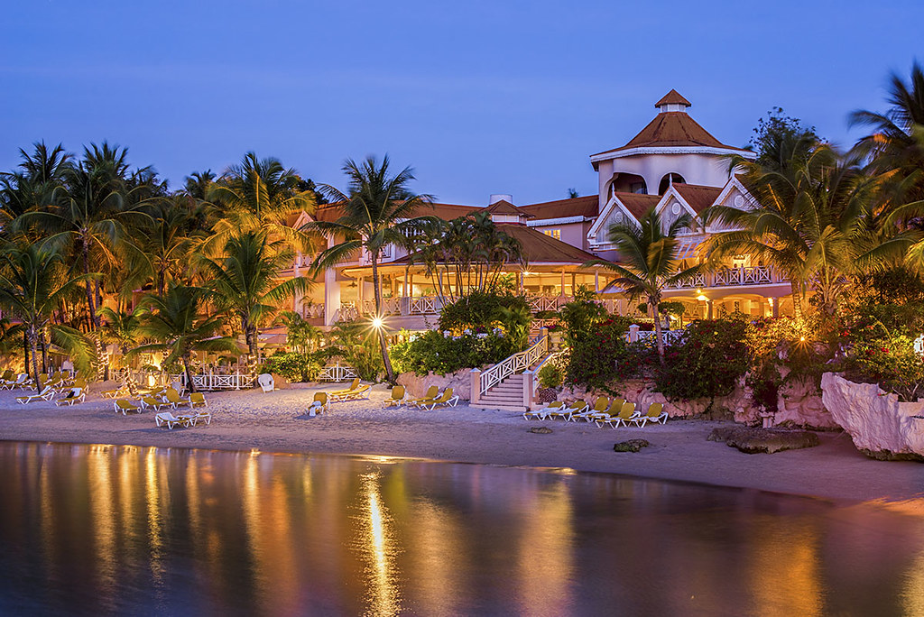 Coco Reef Beach and Resort, Tobago., pedro lastra