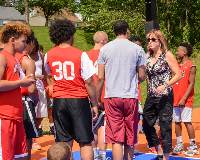 Nancy Lieberman Talks to Basketball Players