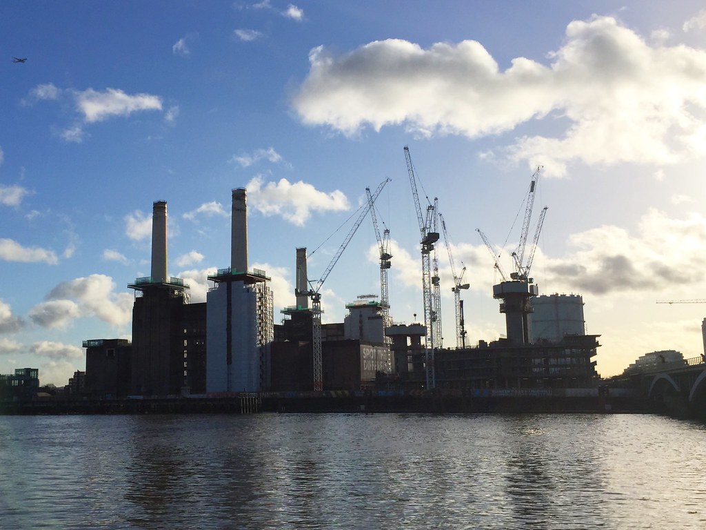 Battersea Power Station. Pink Floyd: Animals