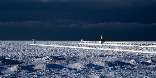 winter lighthouse ice lakemichigan greatlakes nikkor4386mmf35zoom sonyalpha7rilce7ra7r