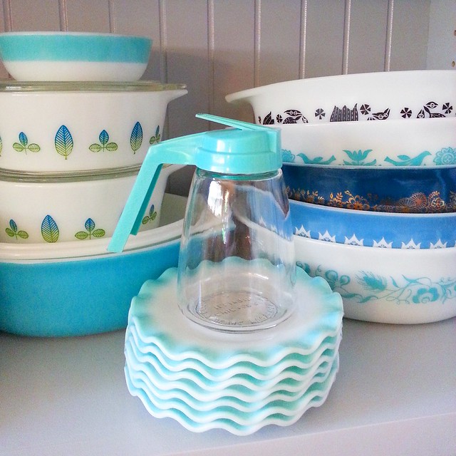 Added some turquoise Hazel Atlas Crinoline plates to my collection.