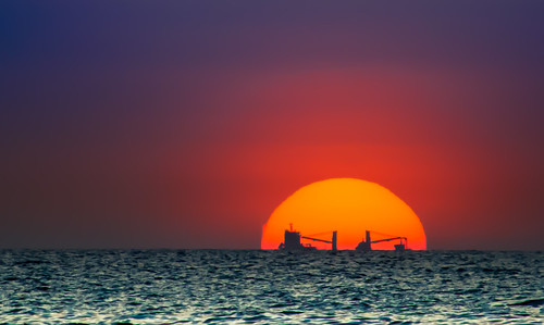 sunset sea mer soleil boat fishing nikon bateau peche couchédesoleil greatphotographers d7100 nikonflickraward