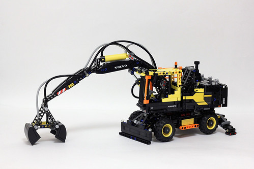 Lego Technic 42053 Volvo EW 160E | by Desert Eagle Lego Technic Creations