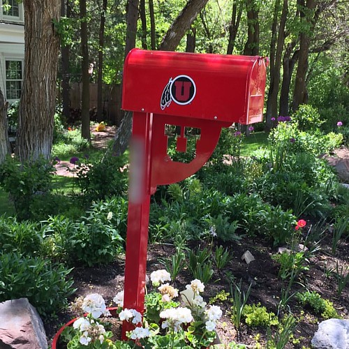 One slick mailbox. Whether you're a student or an alum, make sure your mailing info is up to date at the LINK in our bio.???? #UofU #universityofutah #GoUtes #UtahAlumni